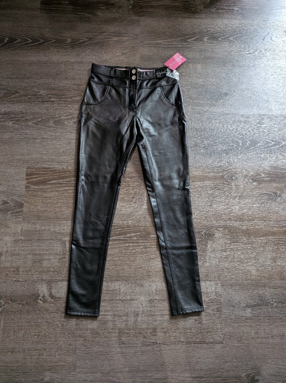 NWT Shascullfites black faux leather stretch skinny jeans/jeggings sz. Med